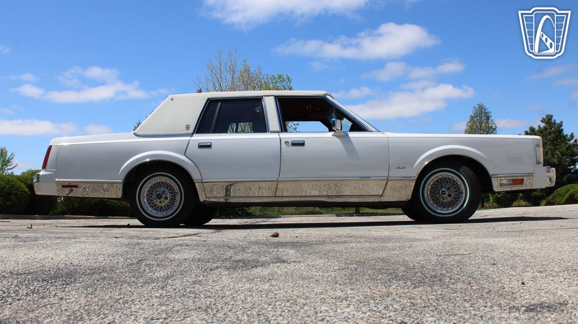 Used 1988 Lincoln Town Car Signature RWD image 18