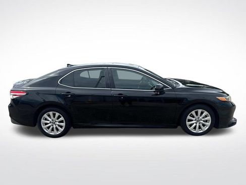 Used 2019 Toyota Camry LE FWD image 11