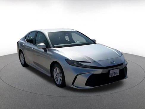Used 2025 Toyota Camry LE FWD image 3