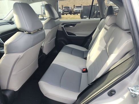 Used 2022 Toyota RAV4 XLE Premium image 15