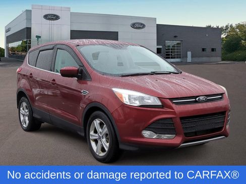 Used 2015 Ford Escape SE image 2