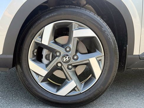 Used 2024 Hyundai Venue SEL FWD image 8