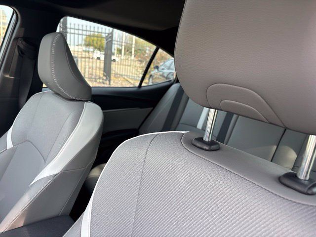 Used 2025 Toyota Camry SE w/ Convenience Package FWD image 9