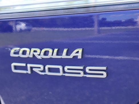 Certified 2025 Toyota Corolla Cross LE image 9
