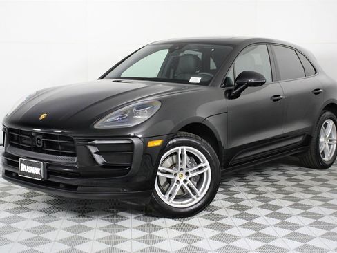 Used 2025 Porsche Macan image 1