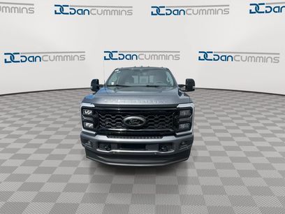 New 2026 Ford F250 Lariat w/ Black Appearance Package