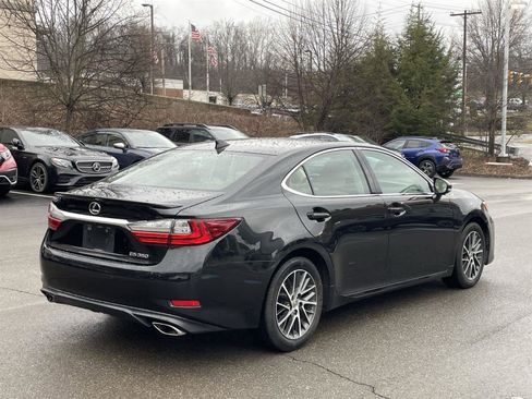 Used 2017 Lexus ES 350 w/ Luxury Package image 5