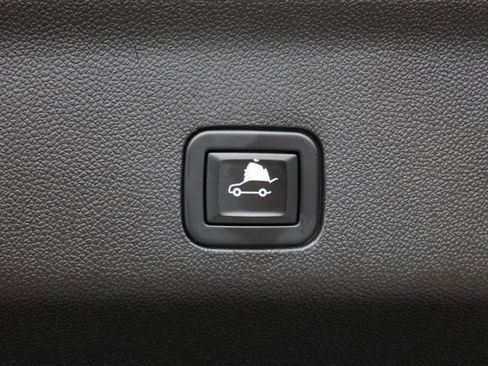 Used 2021 Chevrolet Suburban RST w/ Luxury Package image 34