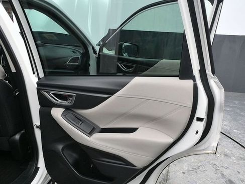Used 2021 Subaru Forester Limited image 9