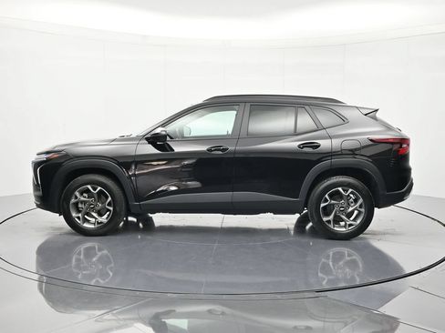 Certified 2025 Chevrolet Trax LT w/ LT Convenience Package FWD image 8
