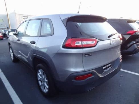 Used 2017 Jeep Cherokee Sport image 6