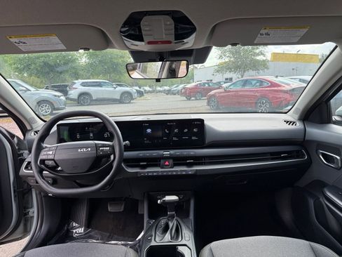 Used 2025 Kia K4 LXS image 31