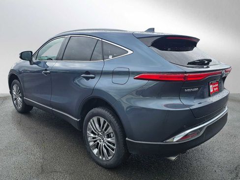 Used 2023 Toyota Venza XLE image 5