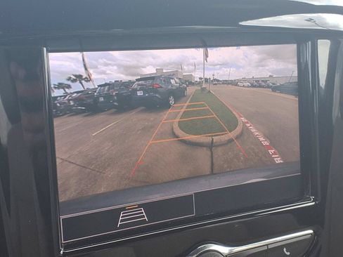 Used 2023 Chevrolet Traverse LS FWD image 18