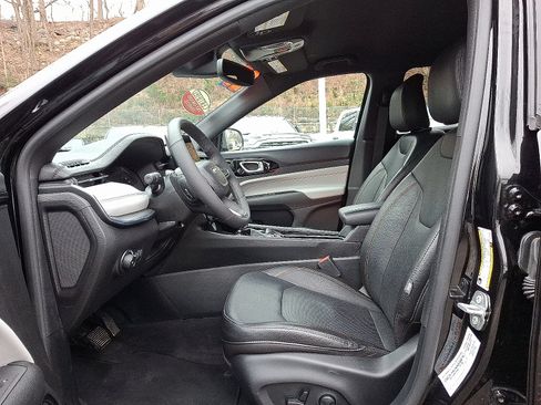 Certified 2023 Jeep Compass Limited AWD/4WD image 14