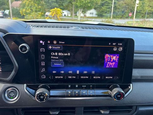 Used 2023 Chevrolet Colorado Trail Boss w/ Technology Package image 28