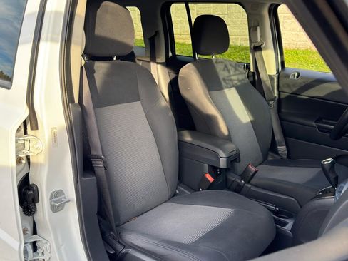 Used 2011 Jeep Patriot Latitude AWD/4WD image 15