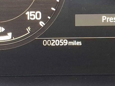 Used 2025 Land Rover Defender 110 S image 21