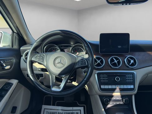 Used 2019 Mercedes-Benz GLA 250 4MATIC w/ Premium Package image 14