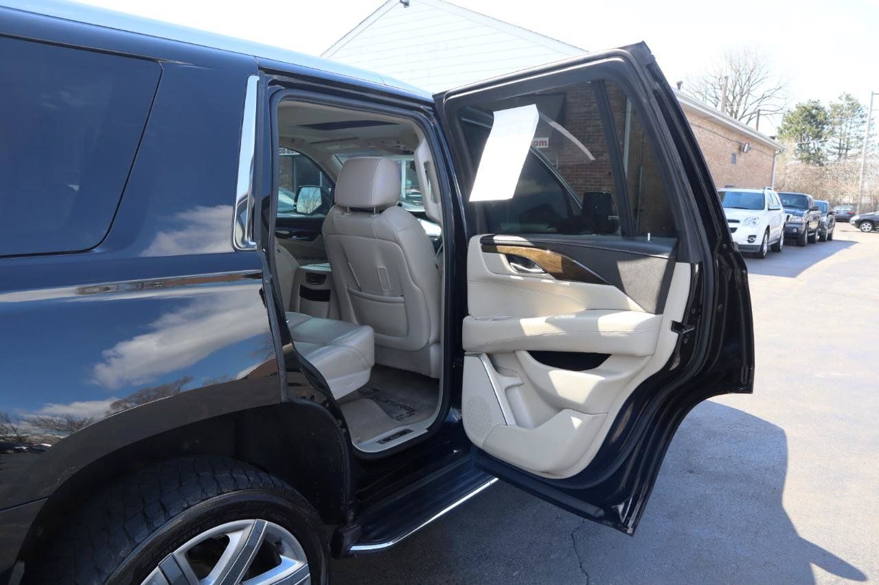 Used 2020 Cadillac Escalade Luxury RWD image 13