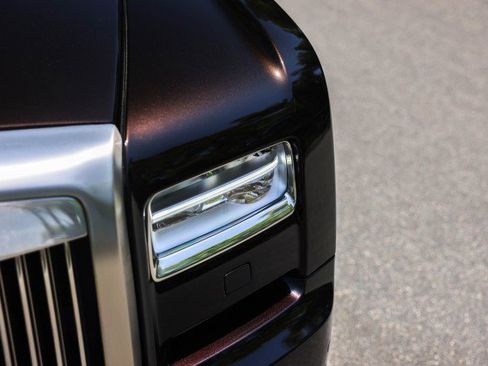 Used 2015 Rolls-Royce Phantom Drophead Coupe image 12