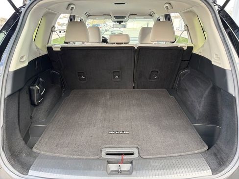 Used 2023 Nissan Rogue SV image 34