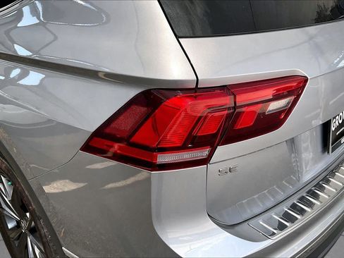 Used 2022 Volkswagen Tiguan SE w/ Panoramic Sunroof Package FWD image 28
