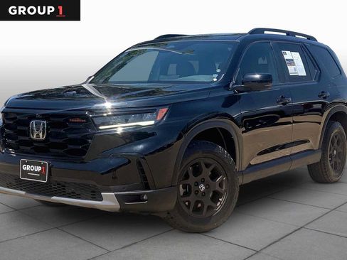 Used 2025 Honda Pilot TrailSport image 1