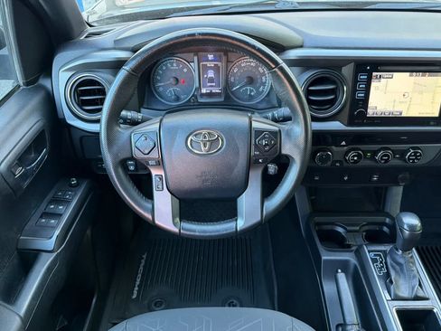 Used 2017 Toyota Tacoma TRD Off-Road w/ Tow Package (A/T) AWD/4WD image 16