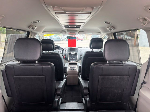 Used 2015 Chrysler Town & Country Touring FWD image 16