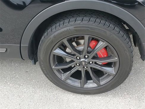 Used 2018 Ford Explorer XLT w/ Equipment Group 202A image 5