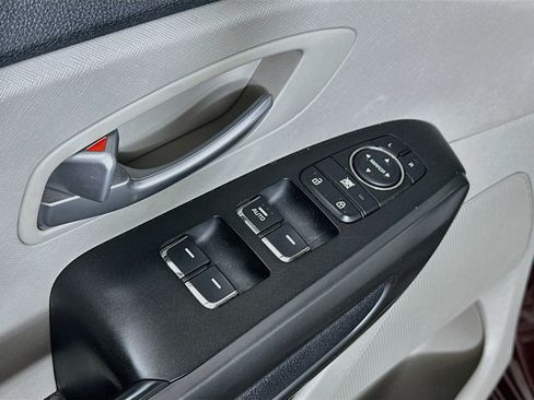 Used 2020 Kia Sedona LX FWD image 17