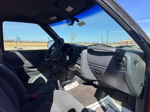 Used 1999 Chevrolet S10 Pickup LS w/ Preferred Equipment Group image 23