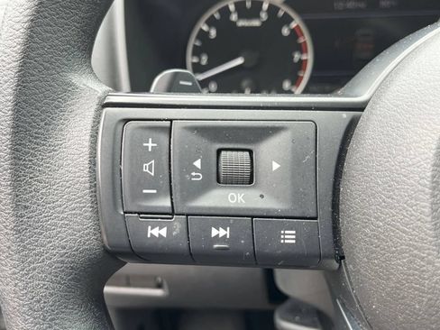 Used 2024 Nissan Rogue S AWD/4WD image 23