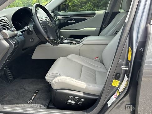 Used 2014 Lexus LS 460 w/ Comfort Package RWD image 11
