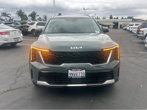 Certified 2025 Kia Sorento EX image 2