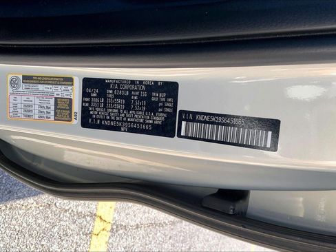 Used 2025 Kia Carnival SX FWD image 34