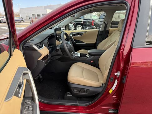 Used 2023 Toyota RAV4 Limited image 15