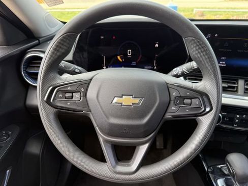 Used 2025 Chevrolet Trax LT image 15