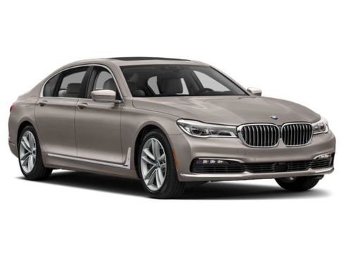Used 2016 BMW 750i image 6