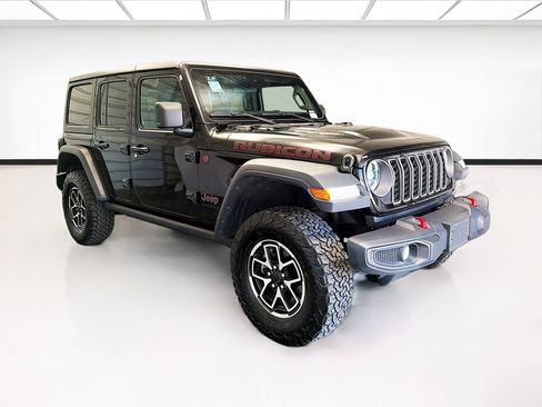 Used 2025 Jeep Wrangler Unlimited Rubicon AWD/4WD image 3