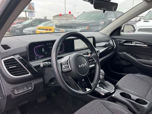 Certified 2025 Kia Seltos S image 19