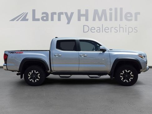 Used 2018 Toyota Tacoma TRD Off-Road AWD/4WD image 6