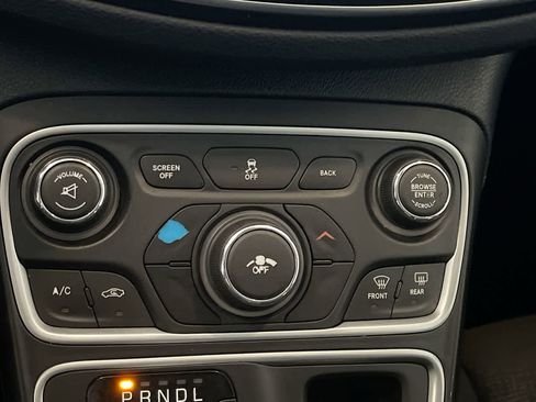 Used 2016 Chrysler 200 Limited w/ Convenience Group image 19