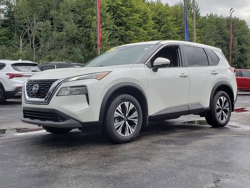 Used 2022 Nissan Rogue SV image 3