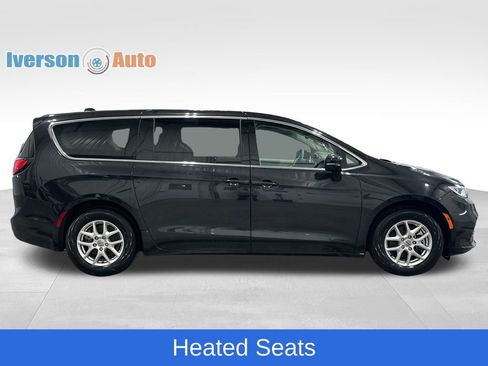 Used 2024 Chrysler Pacifica Touring-L FWD image 10
