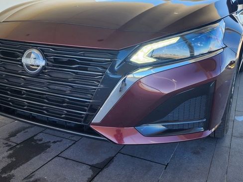 Used 2025 Nissan Altima 2.5 SV image 2