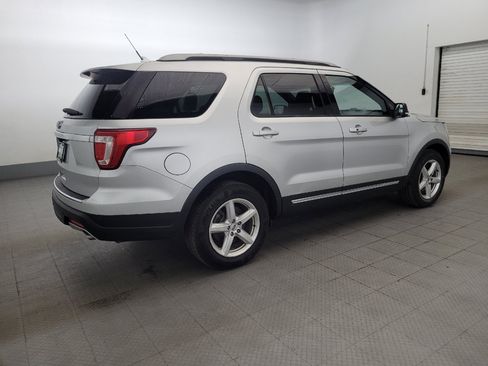 Used 2018 Ford Explorer XLT w/ Equipment Group 201A FWD image 10