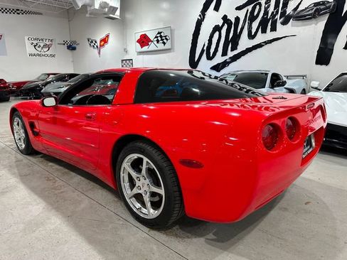 Used 2004 Chevrolet Corvette Coupe w/ Preferred Equipment Group RWD image 16