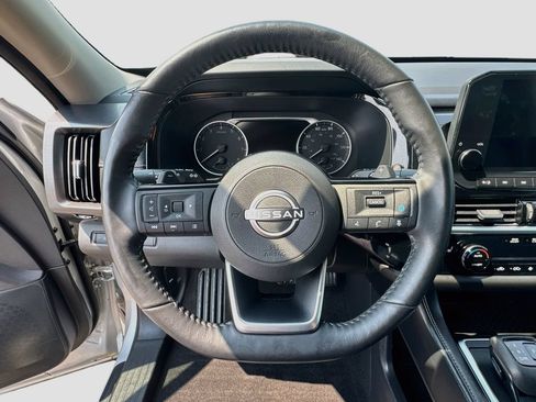 Used 2022 Nissan Pathfinder SL AWD/4WD image 7